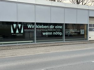 Halle Autofolierung